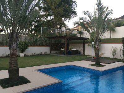 Imagem 2 de Casa com piscina em condomínio Residencial Fechado loading=